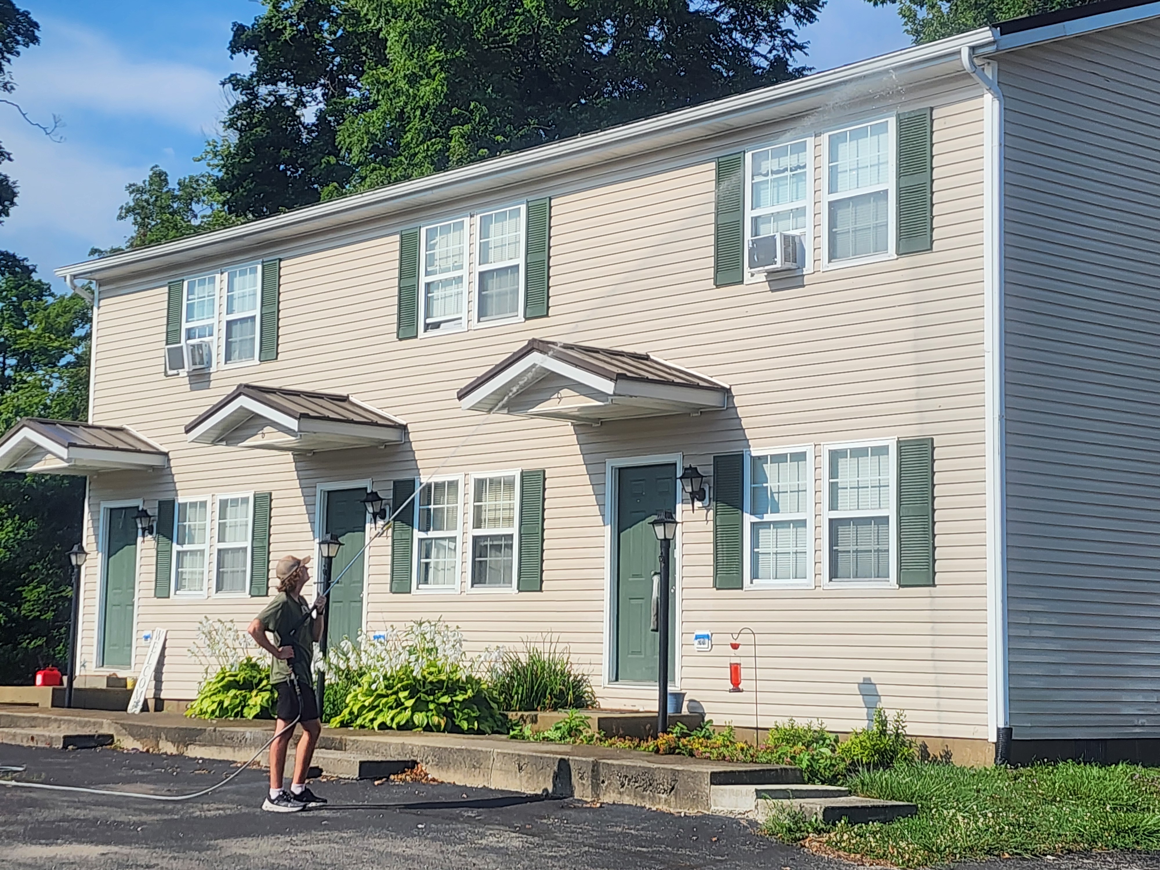 Power washing commercial buildings in Hillsboro Ohio